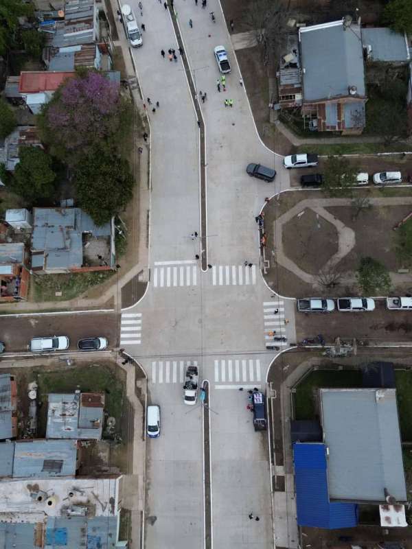 El Gobernador inauguró la pavimentación e iluminación de avenida Igarzábal